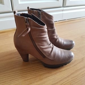 Blondo Ankle Booties Size 6.5M Tan